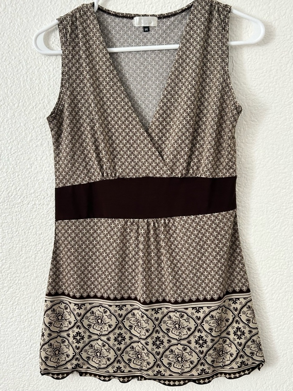 Sleeveless V-Neck Patterned Dress in Cream and Dark Brown